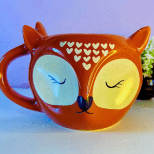 Home Caneca de cerâmica em formato 3D de raposa, com acabamento brilhante e detalhes de coração no topo da cabeça.